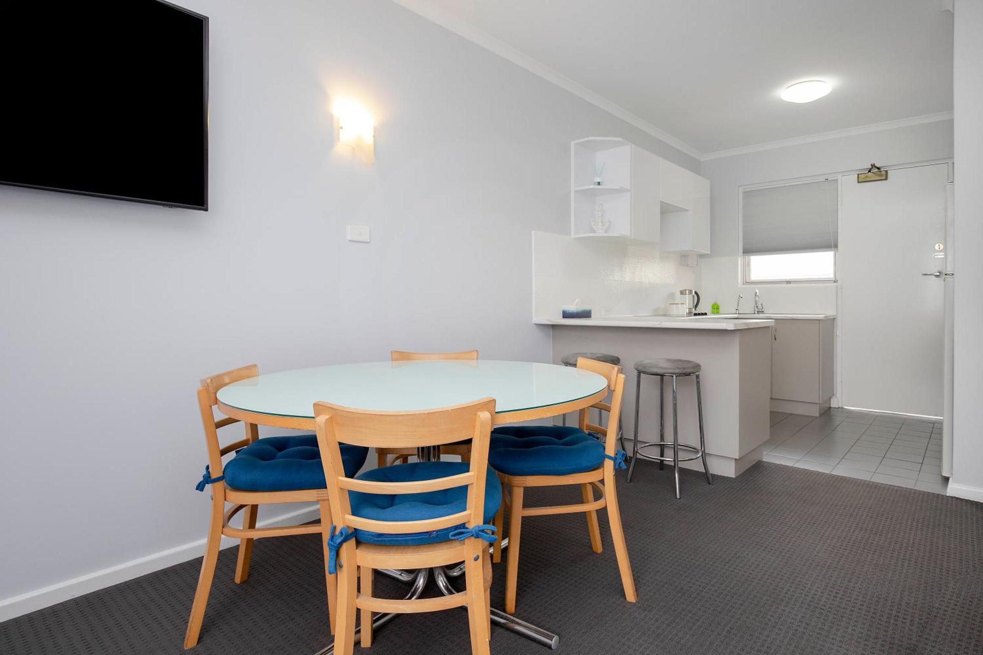 Glenelg Oasis Apartment